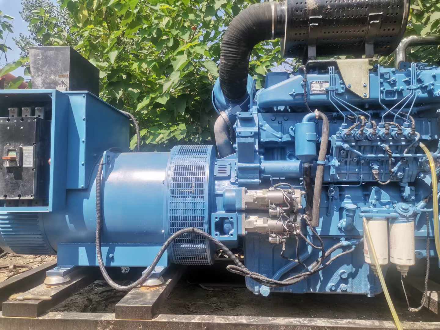 万山详细说明降低 800kW 柴油发电机输出电流波动的方法